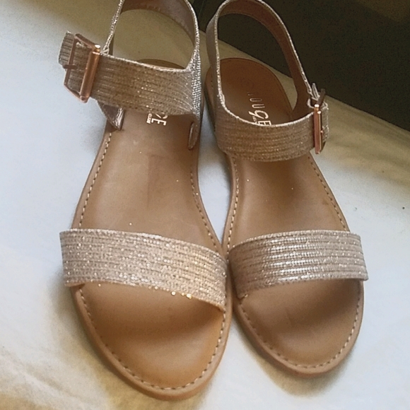 Rouge Helium Shoes - Sandal shoes